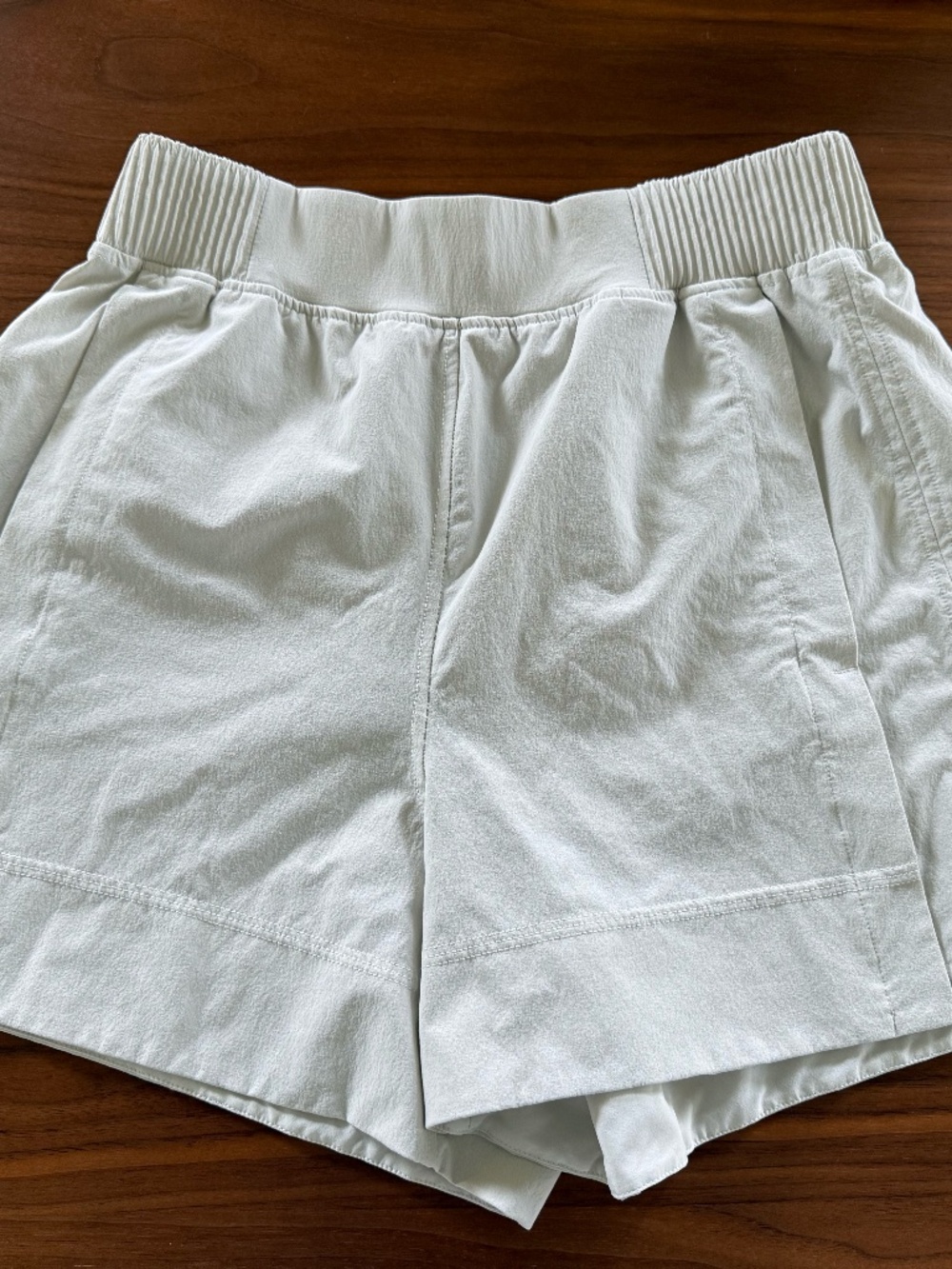 lululemon Pleated Short — Beige, Size S